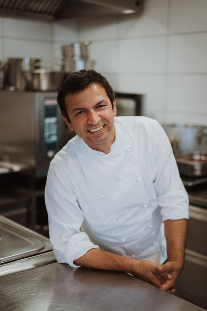 Modernes Businessfoto eines Kochs