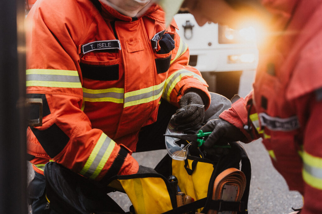 Modernes Lifestyle- und Businessfoto von Feuerwehrmännern im Kreis Konstanz am Bodensee
