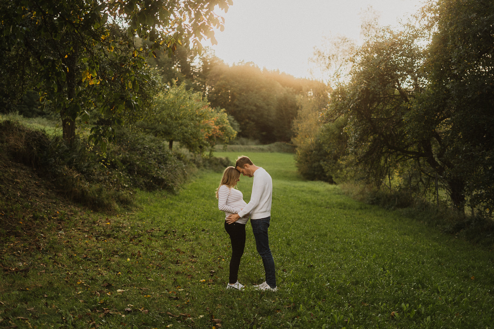 Paarshooting und Schwangerschaftsshooting bzw. Babybauchshooting im Kreis Konstanz am Bodensee, Emotionales und natürliches Portrait